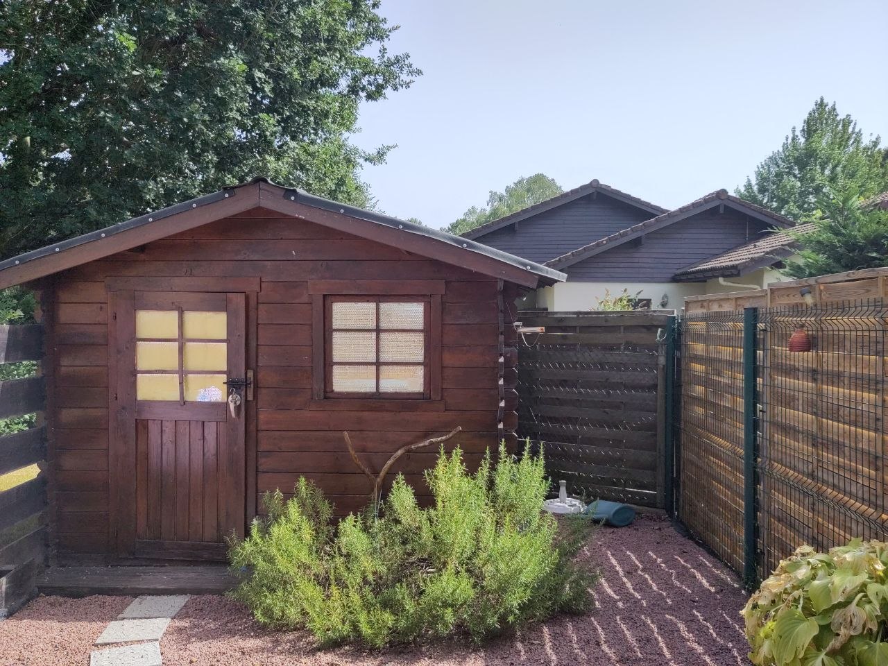 Le cabanon et le jardin